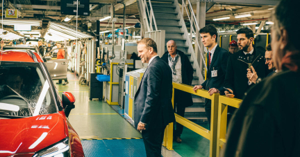 Plans sociaux dans le secteur de l’automobile : le ministre de l’Industrie, Marc Ferracci, reprend sa respiration chez Toyota