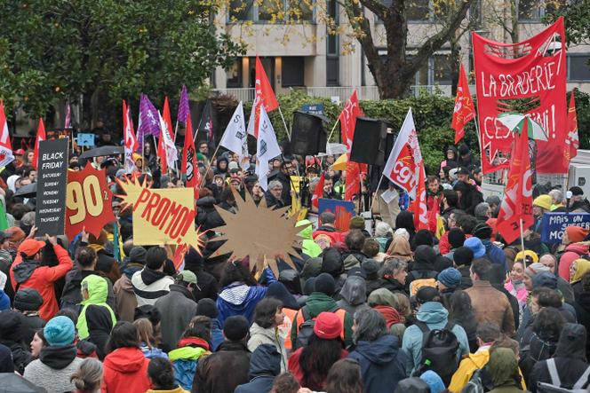 plus de 3 000 manifestants contre des coupes dans les subventions à la culture