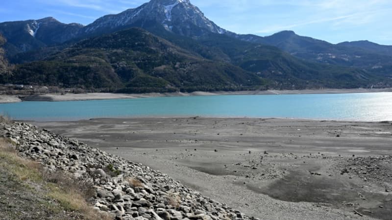 Pourquoi le lac de Serre-Ponçon reste à un niveau inhabituellement haut pour la saison