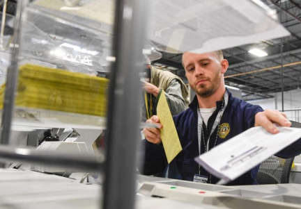 Pourquoi le vote par correspondance pourrait retarder l'annonce des résultats de l'élection présidentielle américaine de 2024