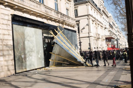 Pourquoi l'État a été condamné à de fortes indemnités après des troubles et des manifestations violentes