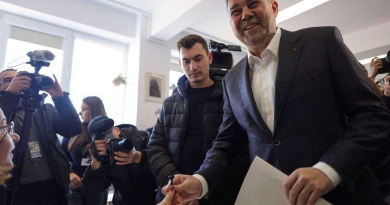 Présidentielle en Roumanie : le Premier ministre pro-européen Marcel Ciolacu en tête du premier tour