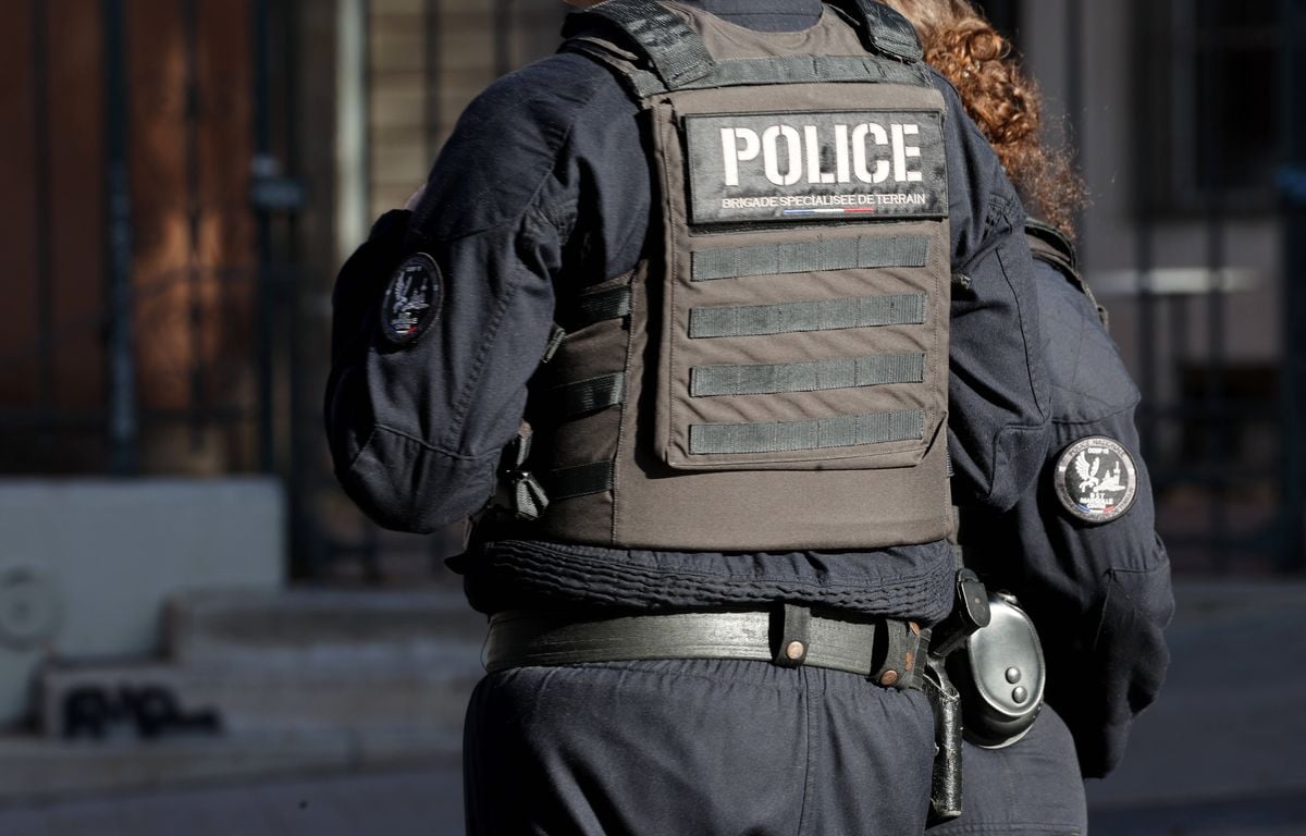 **Rewritted headline:**

Les deux jeunes filles disparues en Aube retrouvées, deux hommes placés en garde à vue

**French translation:**

**Aube : Les deux adolescentes disparues retrouvées « en bonne santé », deux hommes en garde à vue**