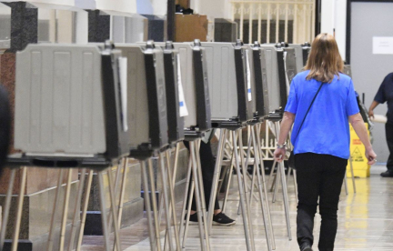 **Rewritten headline:**

Panne informatique : la Pennsylvanie prolonge le vote jusqu'à 22 heures pour les élections américaines de 2024

**In French:**

**Élections américaines 2024 : Un couac informatique oblige la Pennsylvanie à étendre le vote jusqu'à 22 heures**