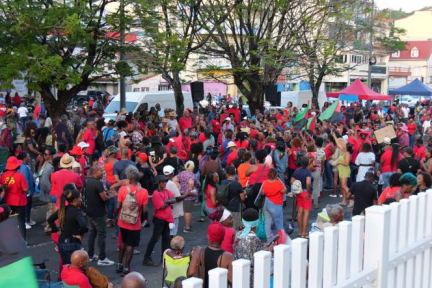 Rodrigue Petitot, meneur du mouvement contre la vie chère à la Martinique, condamné à un an de prison avec sursis pour menaces envers le préfet