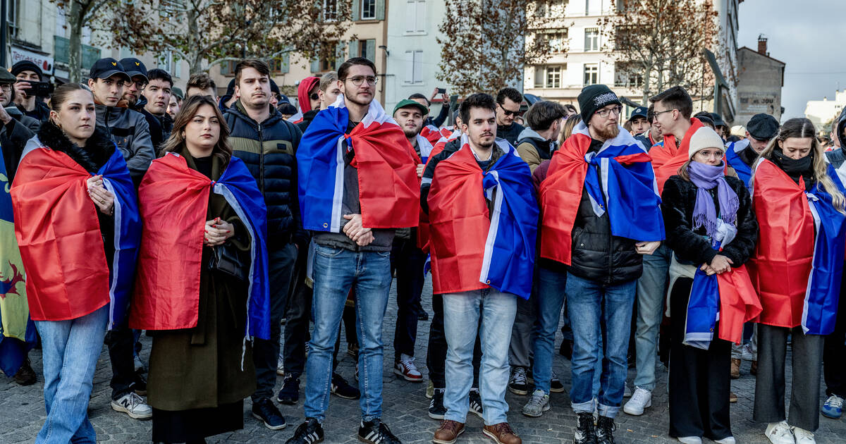 Romans-sur-Isère : contre le «repli sur soi», une manifestation fait le plein face au défilé de l’extrême droite