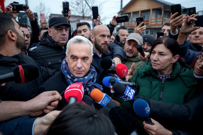 Roumanie : rassemblements d’électeurs aux côtés de Calin Georgescu devant les bureaux de vote malgré l’annulation de la présidentielle