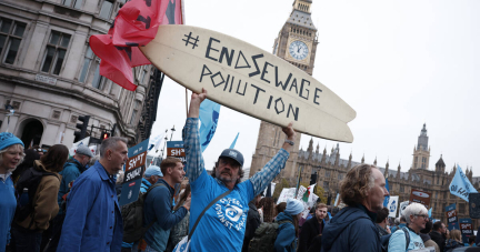 Royaume-Uni : à Londres, des milliers de personnes défilent contre la pollution de l’eau