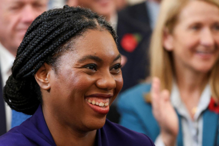 Royaume-Uni : Kemi Badenoch, nouvelle figure de proue des conservateurs britanniques qui virent à droite