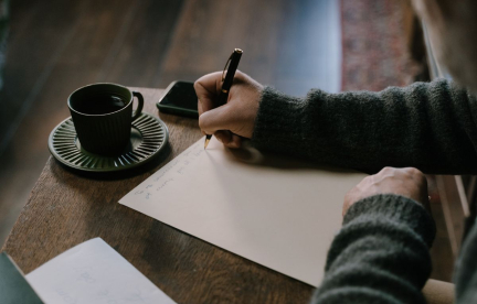 S'adresser une lettre à soi-même : l'écriture, une nouvelle voie vers le bien-être