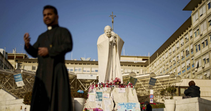 Santé du pape : d’une voix faible, François «remercie de tout cœur» les fidèles «pour leurs prières»