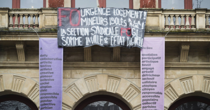 «Si tu es étranger, tu n’as pas de droits, sauf si tu les arraches» : à la Gaîté lyrique, des mineurs isolés mènent la lutte pour avoir un toit