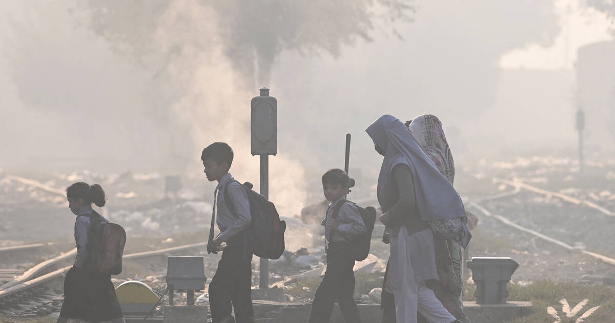 Smog au Pakistan : les enfants autorisés à retourner à l’école après une baisse de la pollution