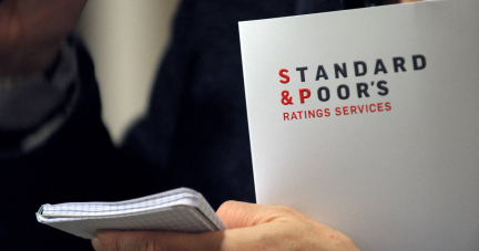 Standard & Poor’s maintient la note de AA- mais menace de dégrader la France au vu de ses finances publiques