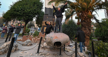 Statues déboulonnées, pillage du palais présidentiel… Les images symboliques de la chute de Bachar al-Assad