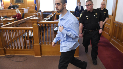 Suspect in Salman Rushdie knife attack goes on trial in upstate New York