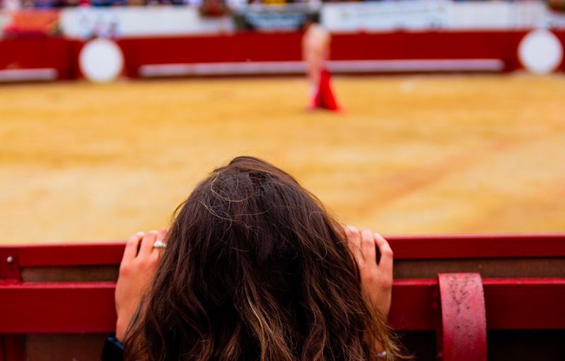 "Tant pis pour ceux qui n'aiment pas"... Une jeune adolescente défend son goût pour la corrida malgré les débats récurrents