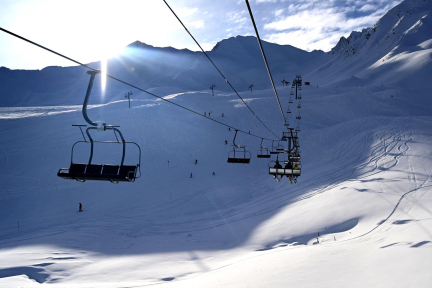 Télésiège en panne dans les Hautes-Alpes : 240 skieurs évacués à l’aide d’un hélicoptère