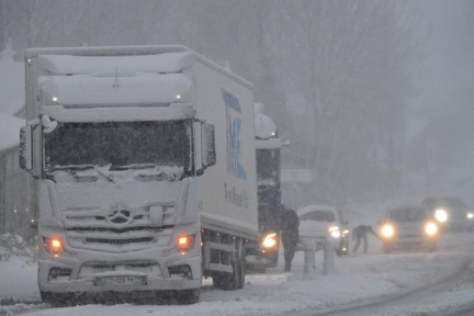 Tempête Caetano : 24 départements toujours en vigilance orange pour neige, verglas et vent, les transports restent perturbés