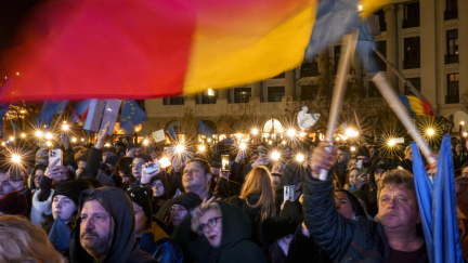 Thousands rally in Romania in support of pro-European presidential candidate