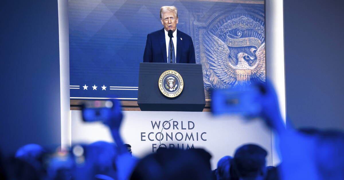 Trump, le foreur fou, applaudi à Davos