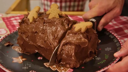 "Un dessert traditionnel revisité": la recette de la bûche de Noël au chocolat et pain d'épices