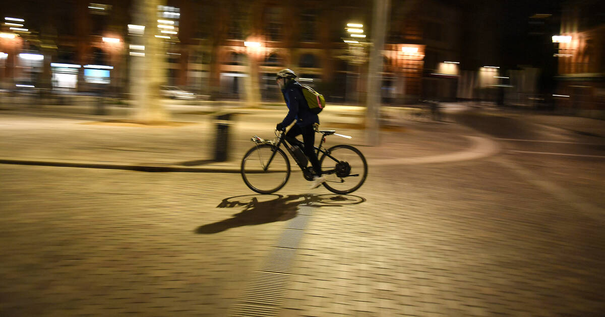 «Un faux sentiment d’être mieux repéré» : à vélo, les lumières clignotantes blanches ou rouges sont désormais interdites