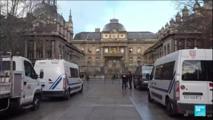 Un important dispositif policier mis en place pour la réouverture de Notre-Dame • FRANCE 24