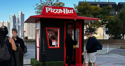 Une cabine pour manger en solo et en quinze minutes : à New York, la part d’épate de Pizza Hut