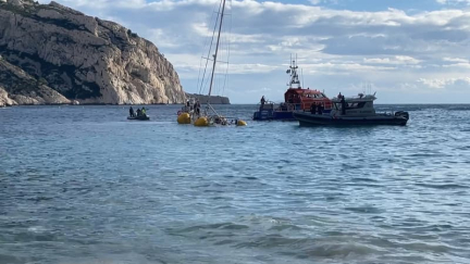 Une opération "conséquente": échoué depuis deux mois dans la calanque de Sormiou, le voilier enfin remorqué