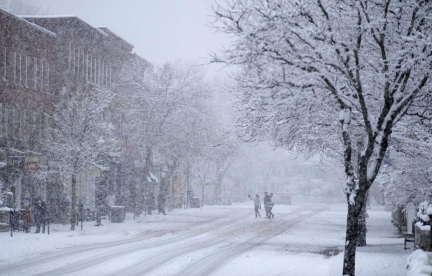 Une violente tempête hivernale paralyse le nord-est des États-Unis pendant le week-end de Thanksgiving