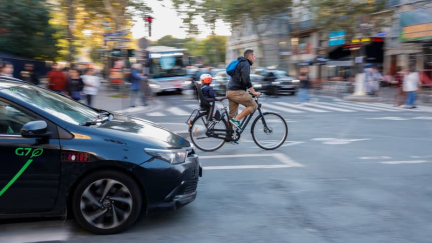 Vélo, piéton, automobiliste: plus de 9 usagers sur 10 ont peur des autres sur la route, selon une étude