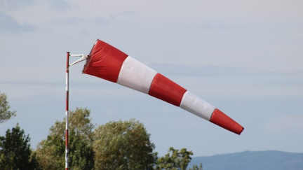 Vents violents: neuf départements placés en vigilance orange lundi