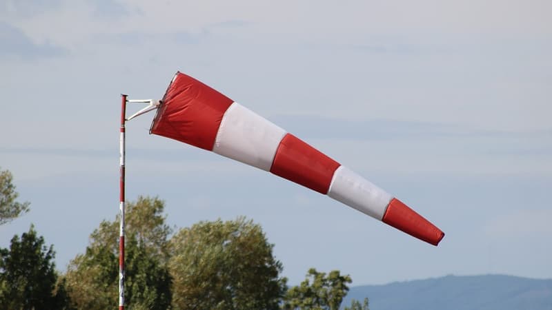 Vents violents: neuf départements placés en vigilance orange lundi