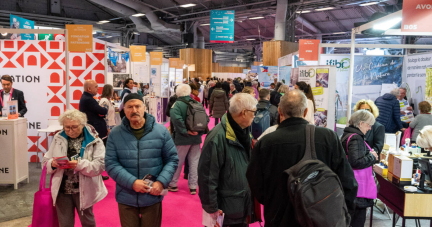 Walking football, voyage dans l’Inde ferroviaire ou microentreprenariat… Au Salon des seniors, cinq alternatives pour une retraite active