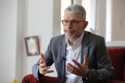 Yvan Hutin, épidémiologiste : « L’antibiorésistance est une conséquence de systèmes de santé défaillants »